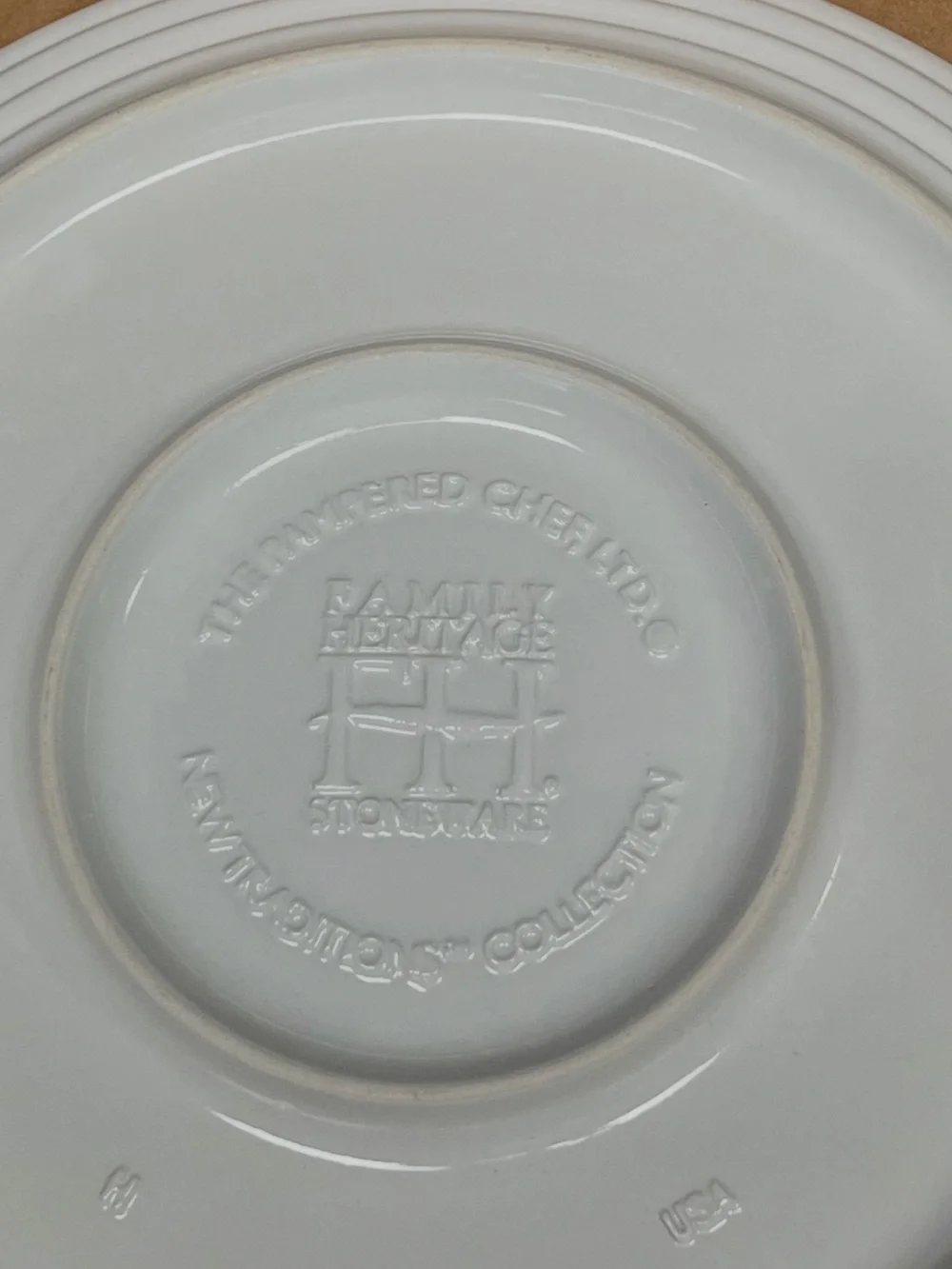 Pampered Chef 13.5” Round Platter, Glazed